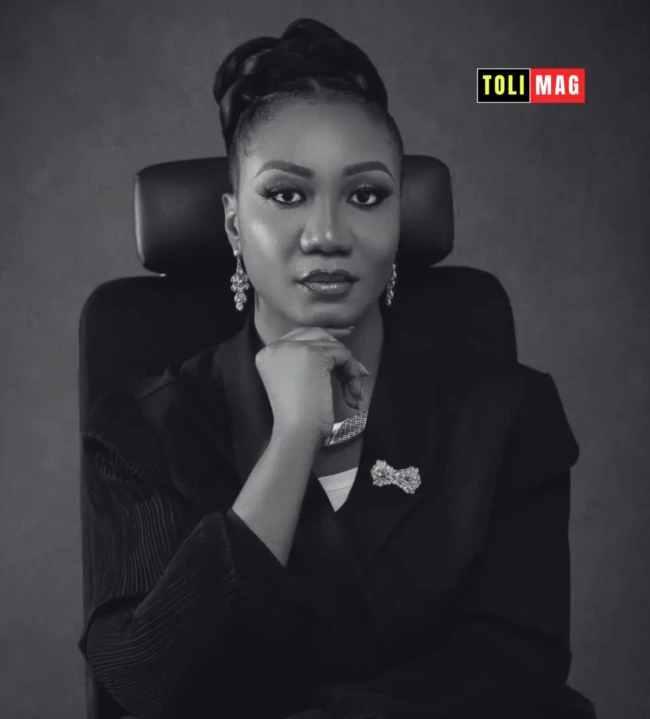 Portrait de Dr Chaba Estelle Stéphanie YAVO, docteure en sciences de gestion et présidente fondatrice de la Fondation O’CLEA, symbolisant le leadership éducatif féminin africain.