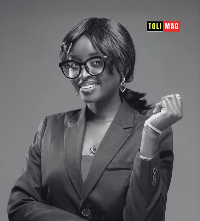 Portrait de GNARO Méschak Yesu-Hana, jeune leader togolaise engagée pour les droits humains et la démocratisation du droit à travers la radio