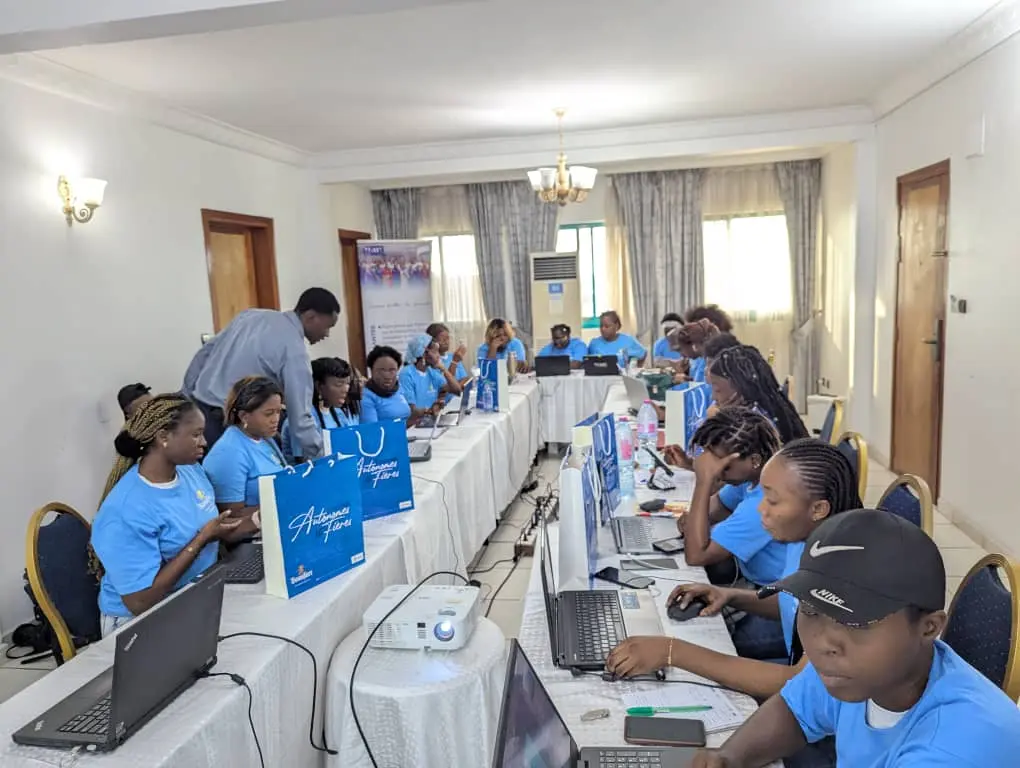 Women Shine for Africa : Formation en infographie pour l’autonomisation des entrepreneures à Douala Women Shine for Africa : Formation en infographie pour l’autonomisation des entrepreneures à Douala